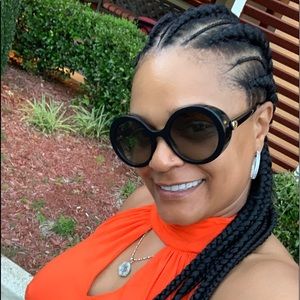 Meet your Posher, Latisha